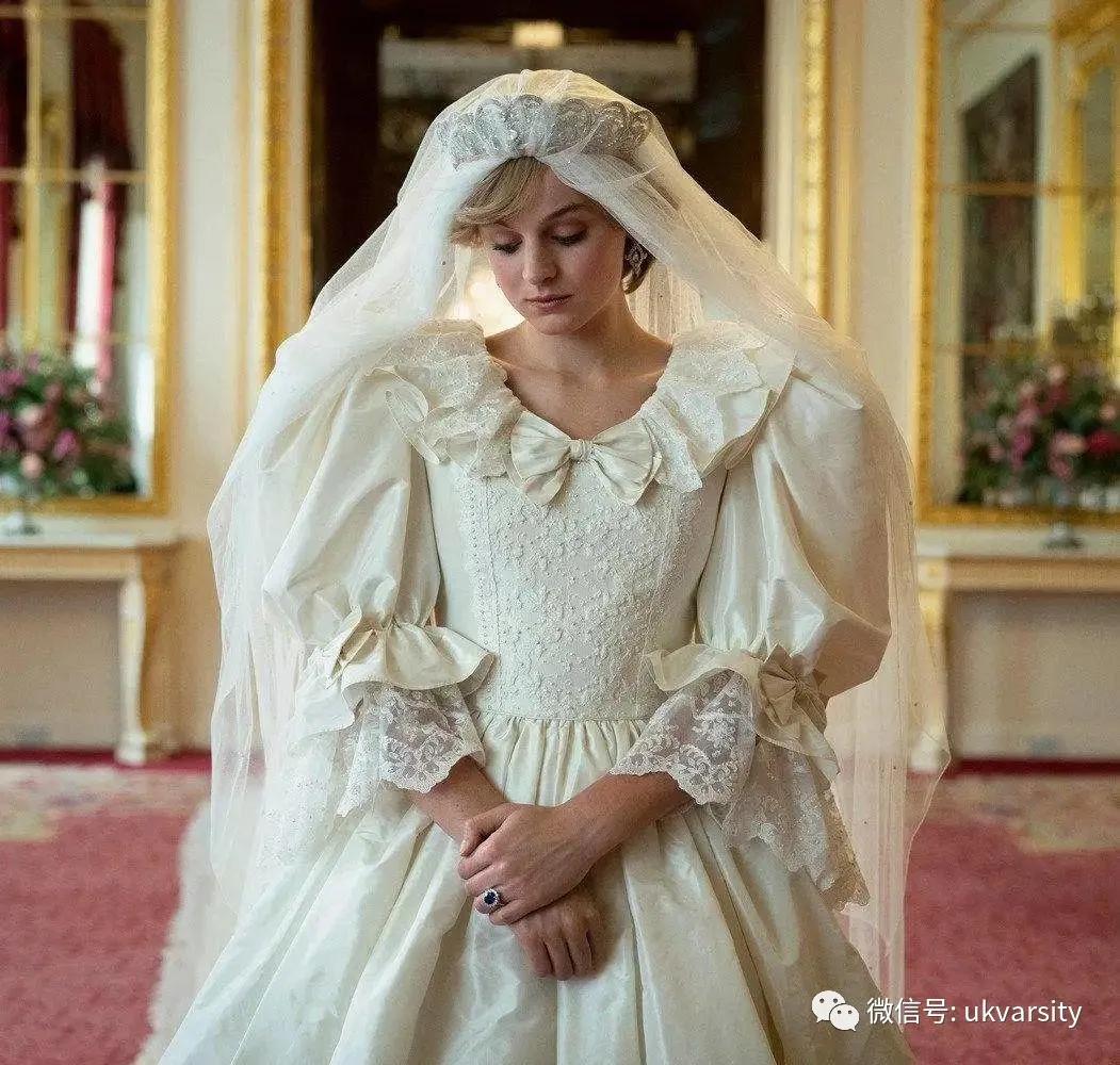 女王率先接种疫苗,圣诞和亲王在温莎安静度过,往年如何过圣诞?