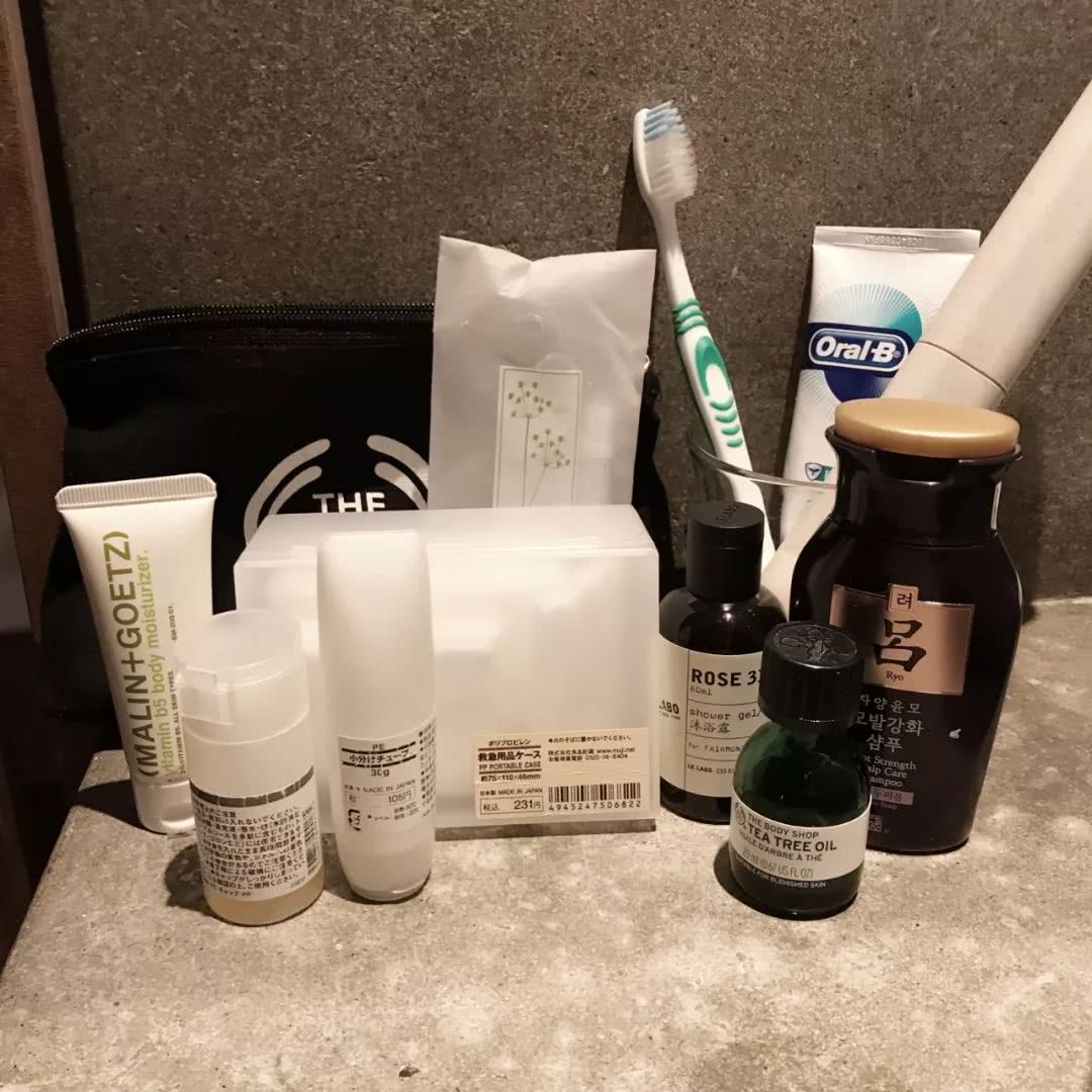 编辑部化妆包大公开，新年出行这样带就够了！