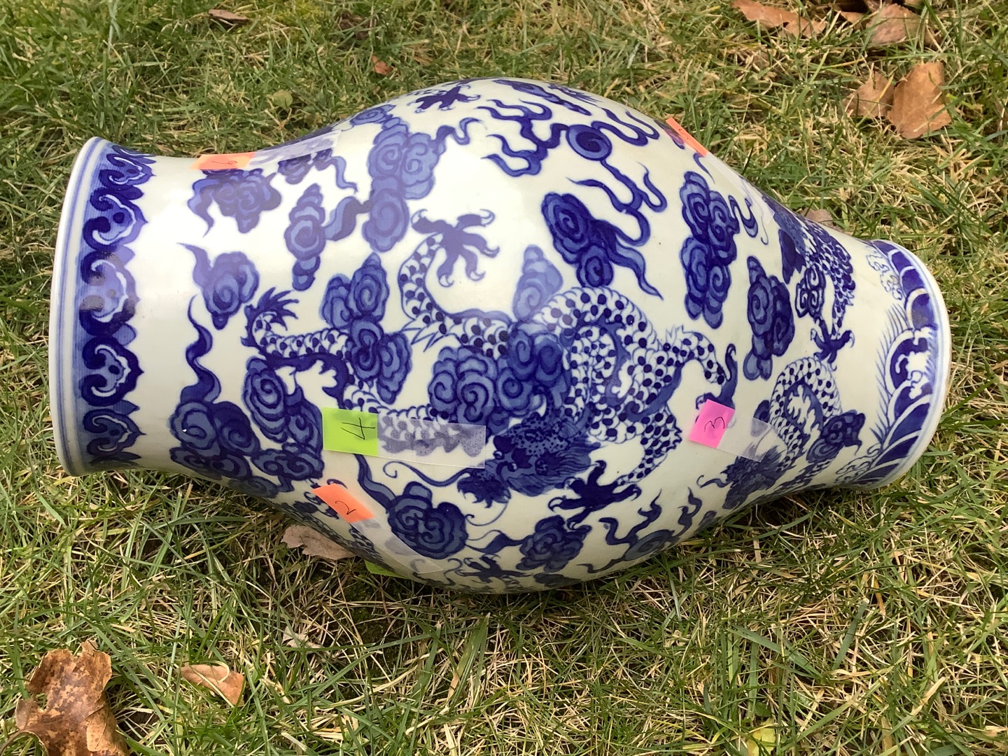 精品九龙浮雕橄榄核,九龙橄榄瓶精品