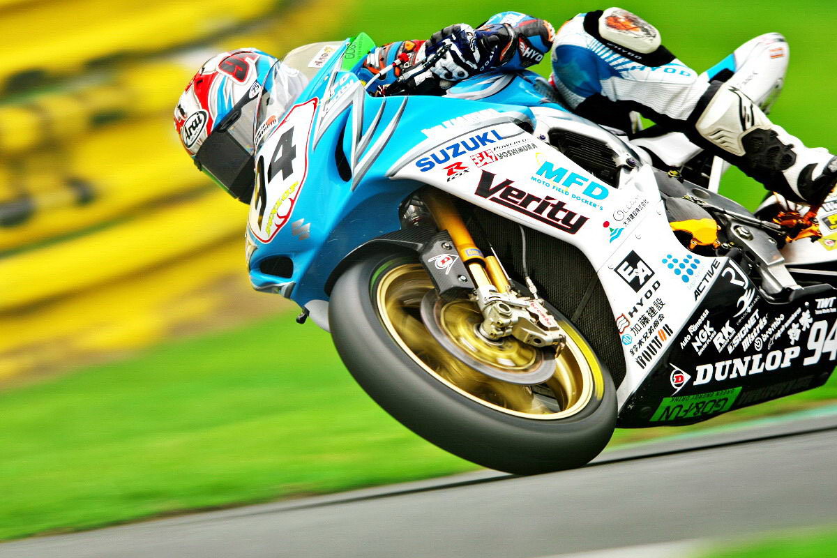 日企四缸600跑车的小灶J-GP2(4):惟墙内香的Suzuki