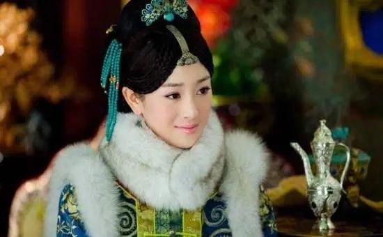 19岁大红却自毁名声,整容、当小三还撕原配太嚣张