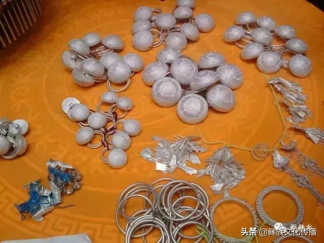 彝族银饰全套多少钱,彝族的银饰