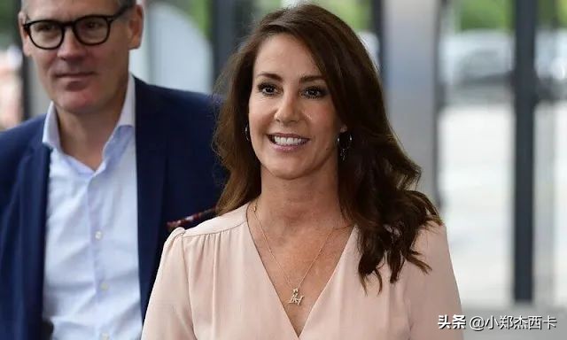 52岁王菲全身照,52岁王菲惊艳的照