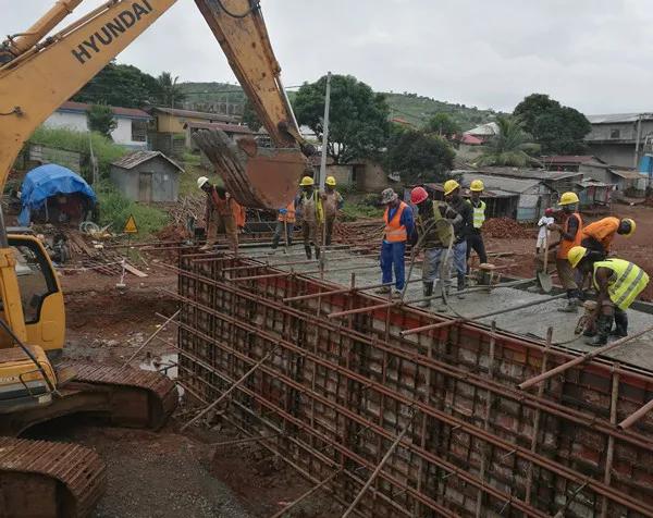 驻外两年，我在非洲买了块地，却不想再回去了