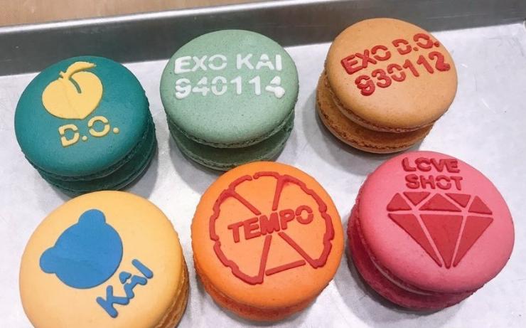 SM偷学爱丽制作EXO周边，粉色马卡龙直击少女心，压岁钱保不住了