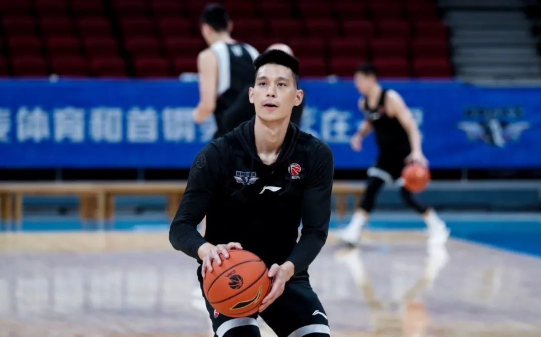 林书豪头破血流,林书豪手肘撞飞