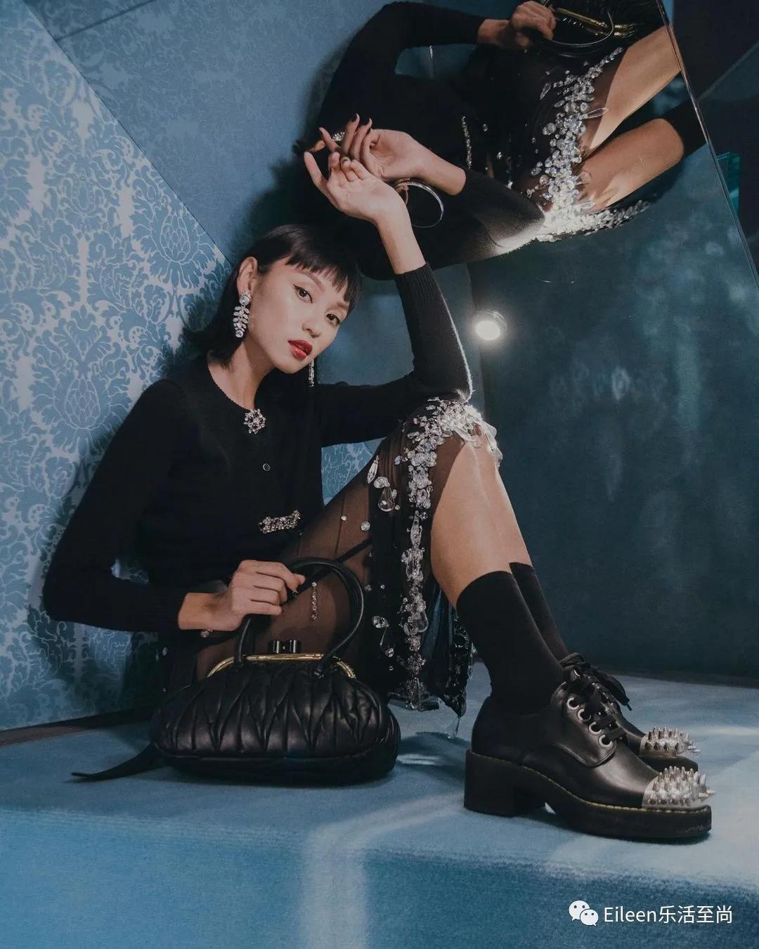 强捧成天后？未婚带女的她究竟如何成为大女主？