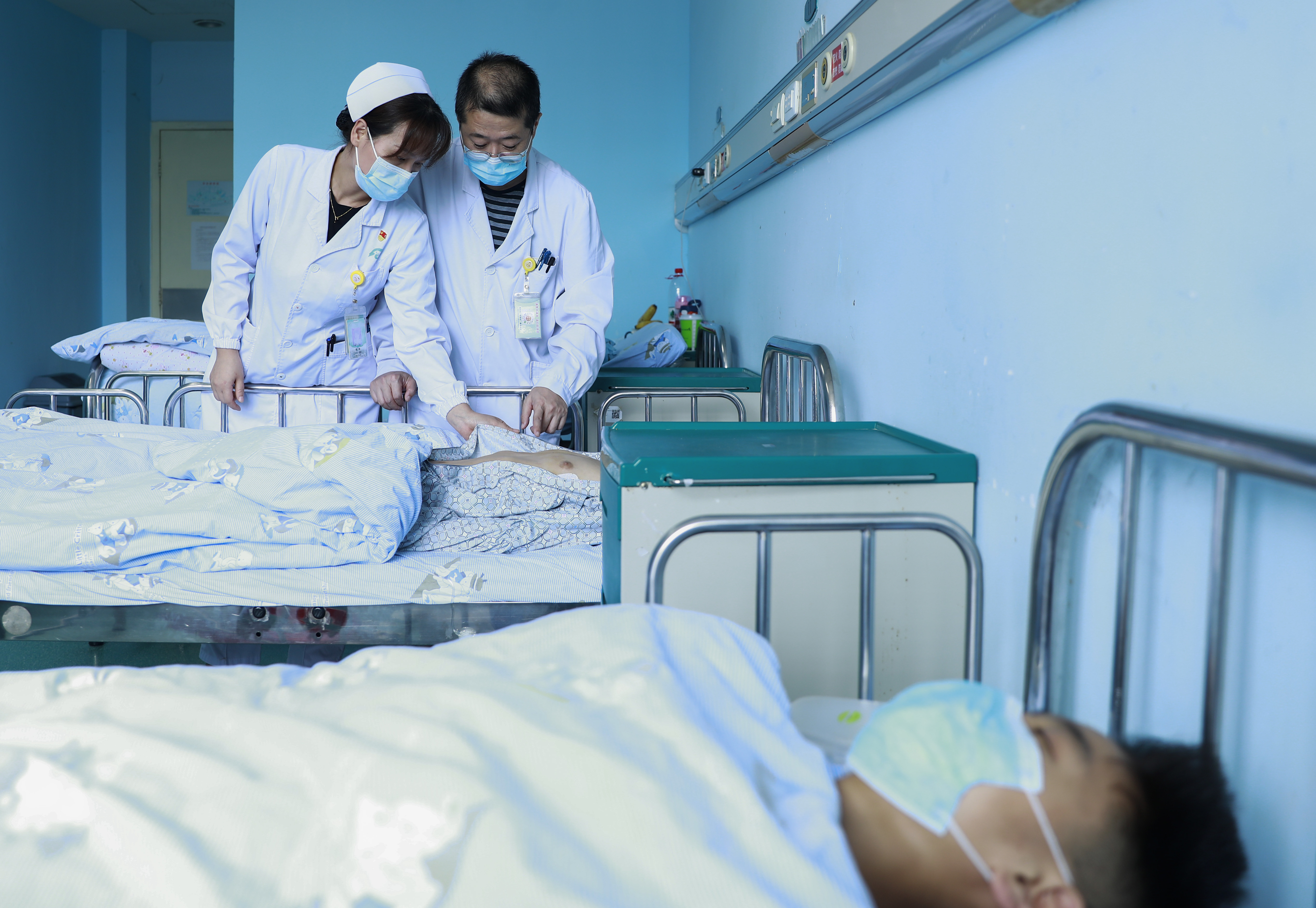 儿童胸口凹陷4厘米,儿童胸口凹陷正常图