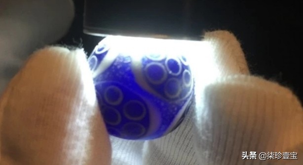 【古玩收藏与鉴赏】怎样辨别蜻蜓眼琉璃珠真伪。