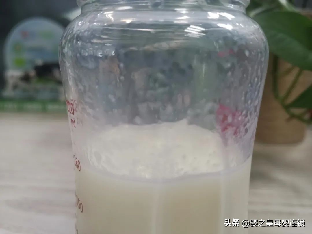 奶粉易溶解不挂壁是好奶粉吗,奶粉挂壁结块的危害