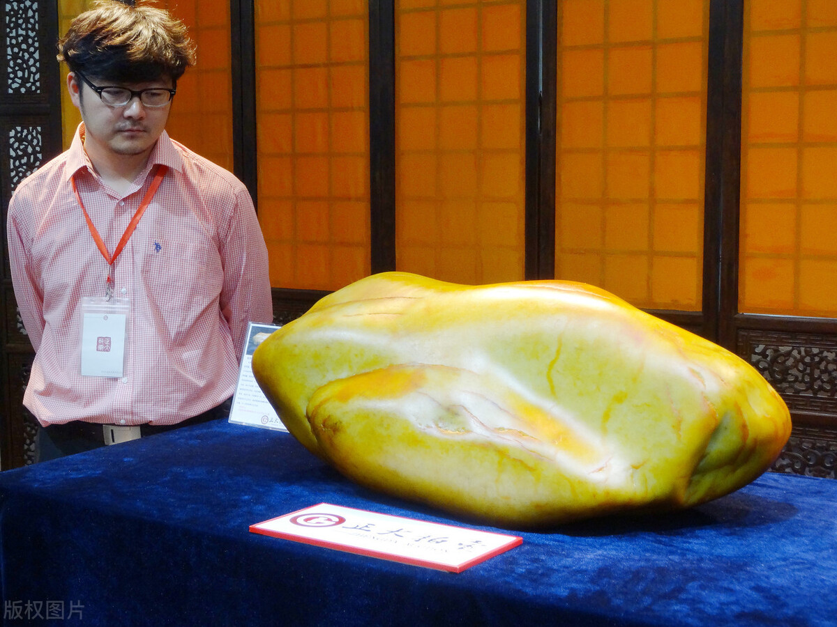 新疆白玉和和田玉哪个好些,乌鲁木齐中疆和田玉