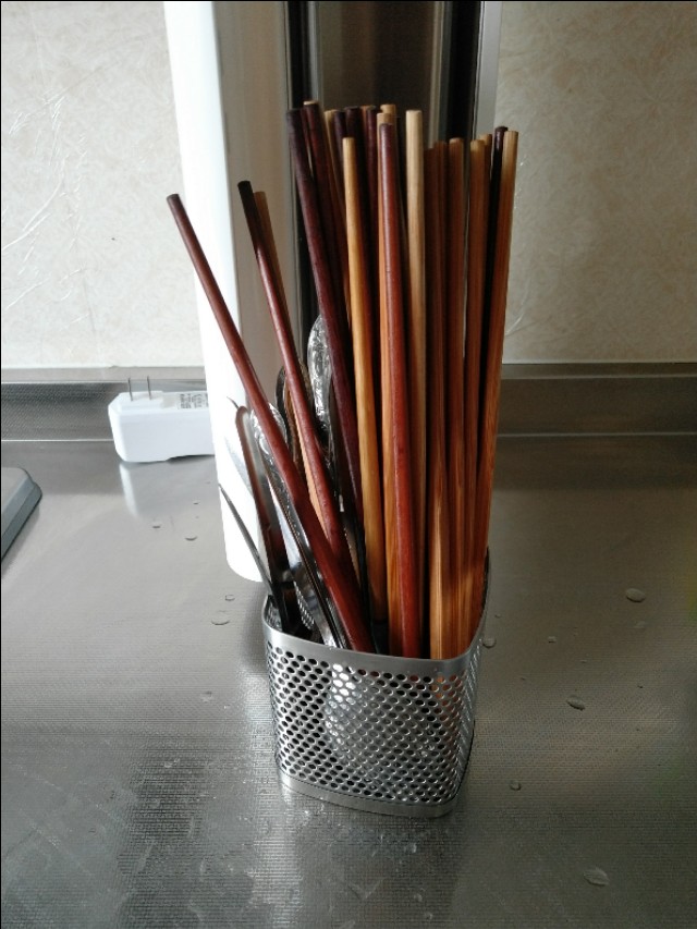 容易让人忽略的筷子发霉问题,不妨试试这款消毒机