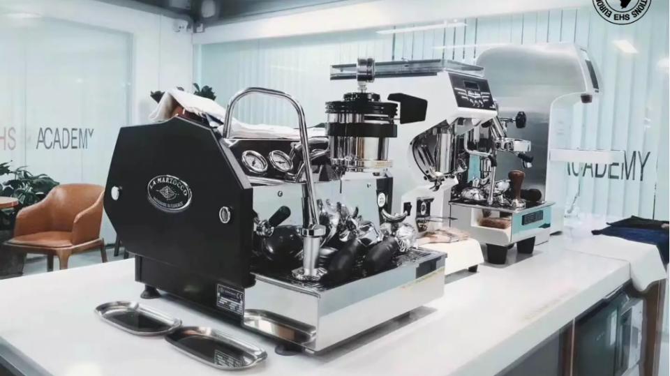 体育西「咖啡研究所」，竟对老广的菠萝啤下手了