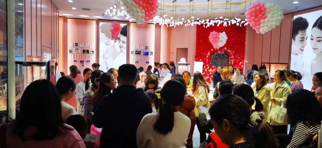 金鑫珠宝郑州永和铂爵店亮相,引数百名跑男排队代购