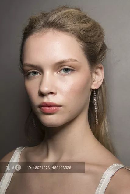 鞠婧祎李艺彤honey舞台,鞠婧祎港风复古妆容