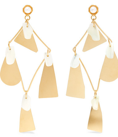 不差钱的女人的特点,为什么那么多人都喜欢佩戴耳环