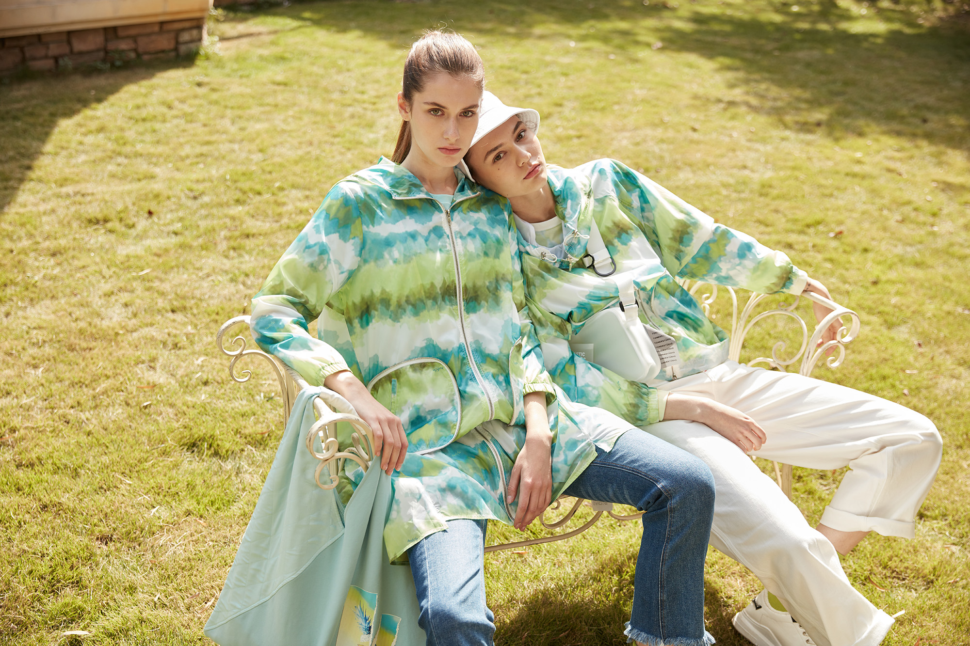 中国国际时装周将在京举办,看设计师李祖亮如何演绎姹寂美学