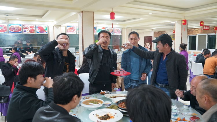 雷帝国际彩砂施工视频,雷帝国际瓷砖辅料