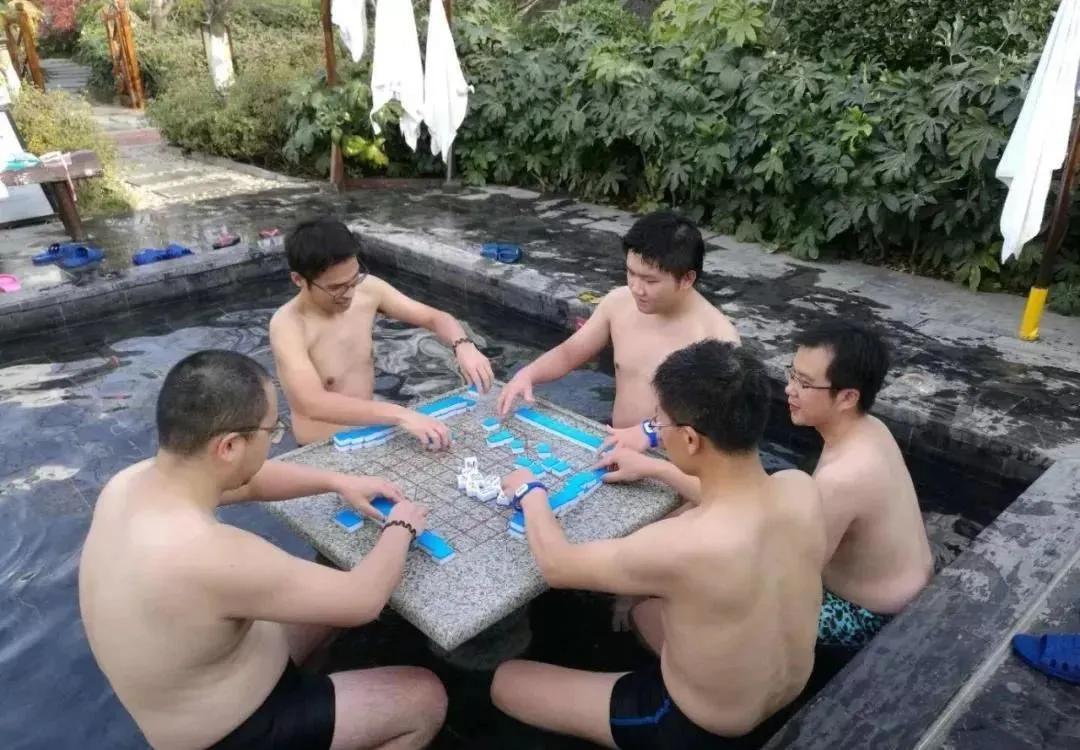 广东赌神、四川雀圣,中国人打麻将到底有多野