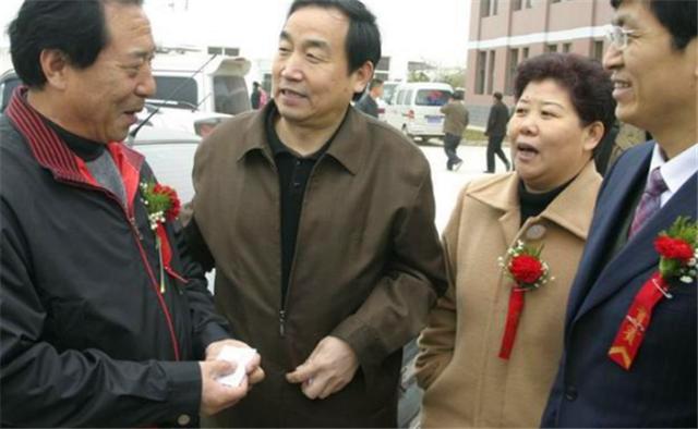 1.89亿:47年前的“白卷英雄”张铁生华丽转身