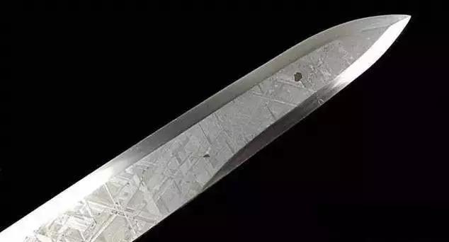 玄铁剑是谁的剑,玄铁重剑中的玄铁是什么构造