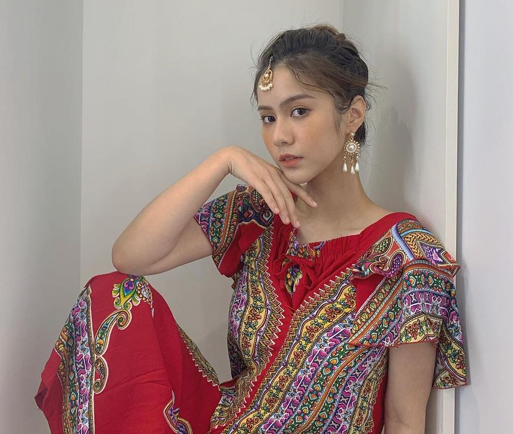 宅男女神邓月平戒口吃“草”曾荷尔蒙失调惹湿疹满身抓痕