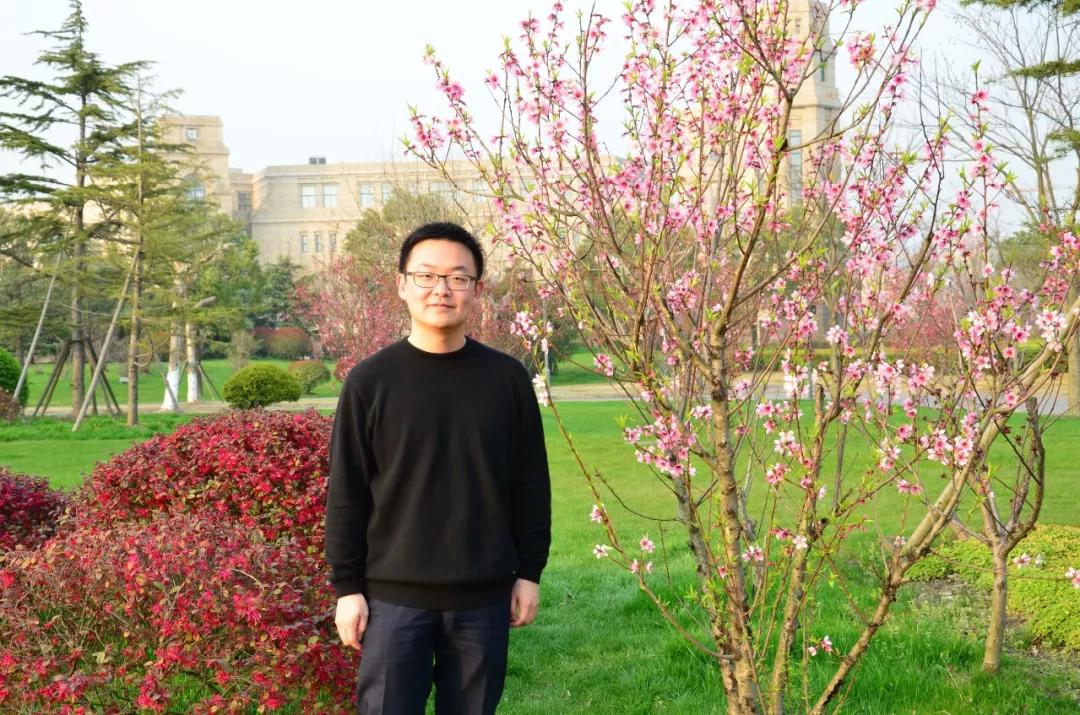 他是清华博士后,曾任职于期货交易所,如今是上海211名校男神教师!