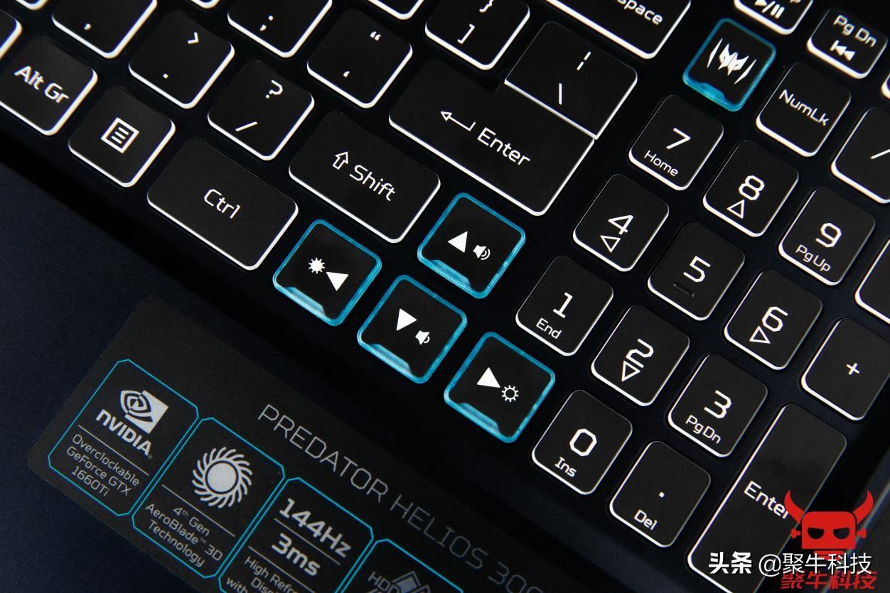 17.3寸掠夺者战斧300评测,无短板游戏本推荐