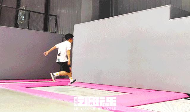 蹦床馆网红滑梯室内,旱雪滑梯蹦床公园
