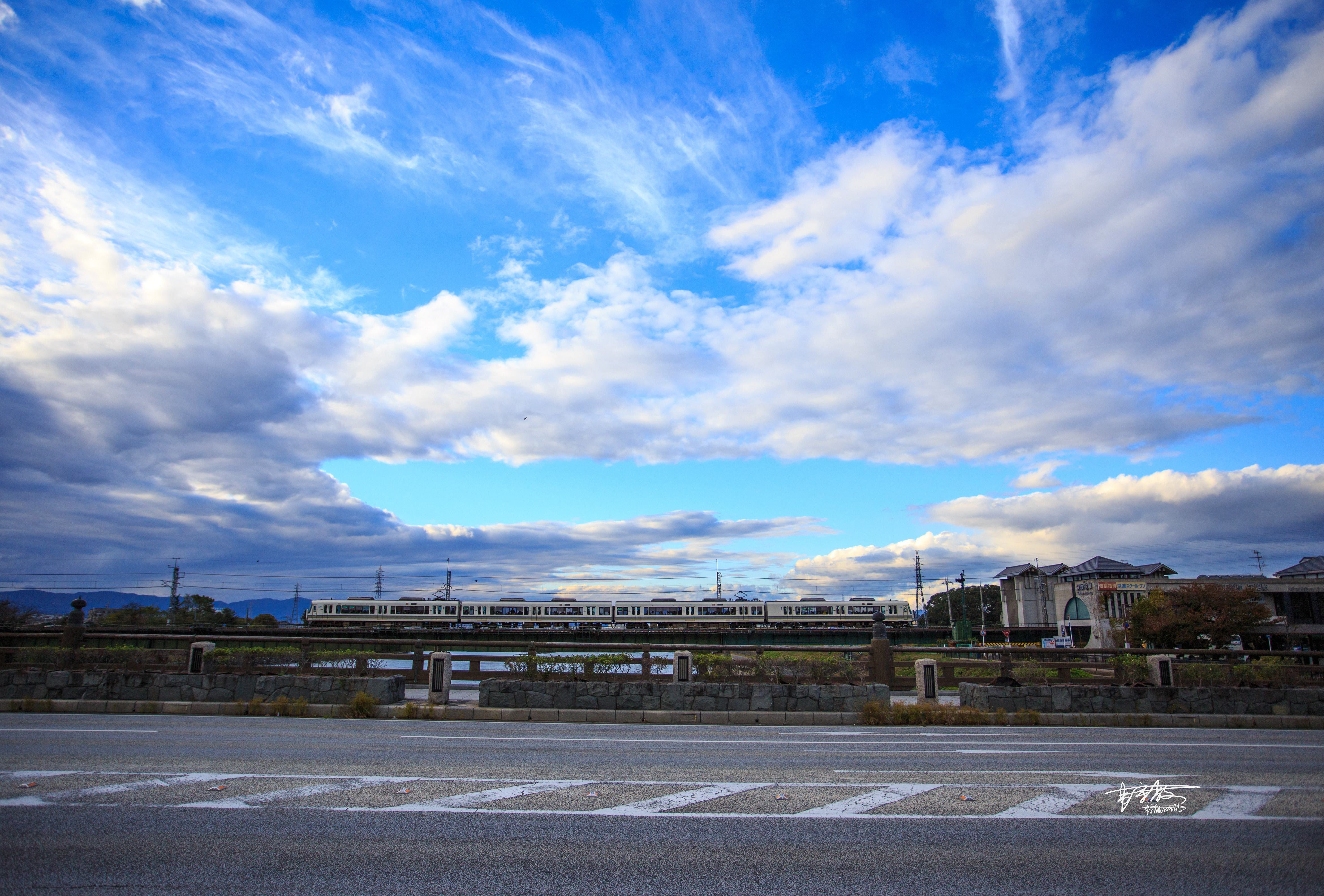 《万叶集》里的荒芜旧宫，千寻与无脸男走过的桥