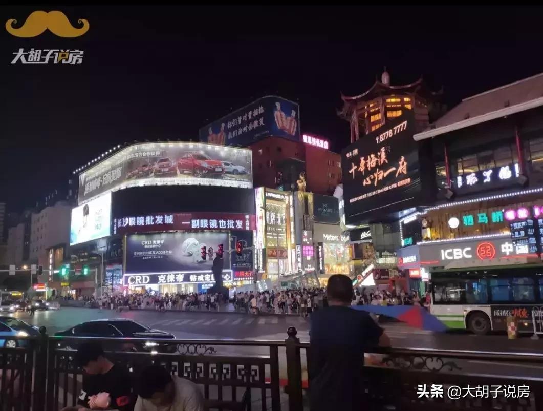 同一片地产为什么房价差距很大,一线城市房价为什么那么高