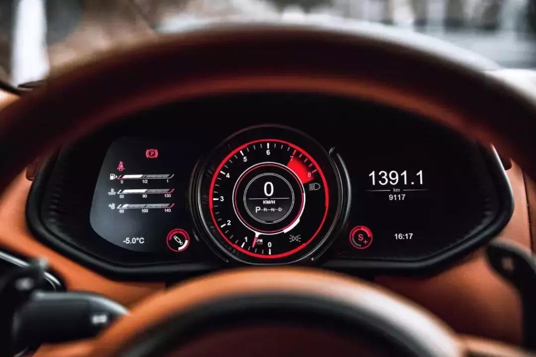 夏东阿斯顿马丁db11试驾,嗜驾