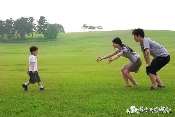 父母都不在了孩子怎么办,三个孩子父母都不在了怎么办