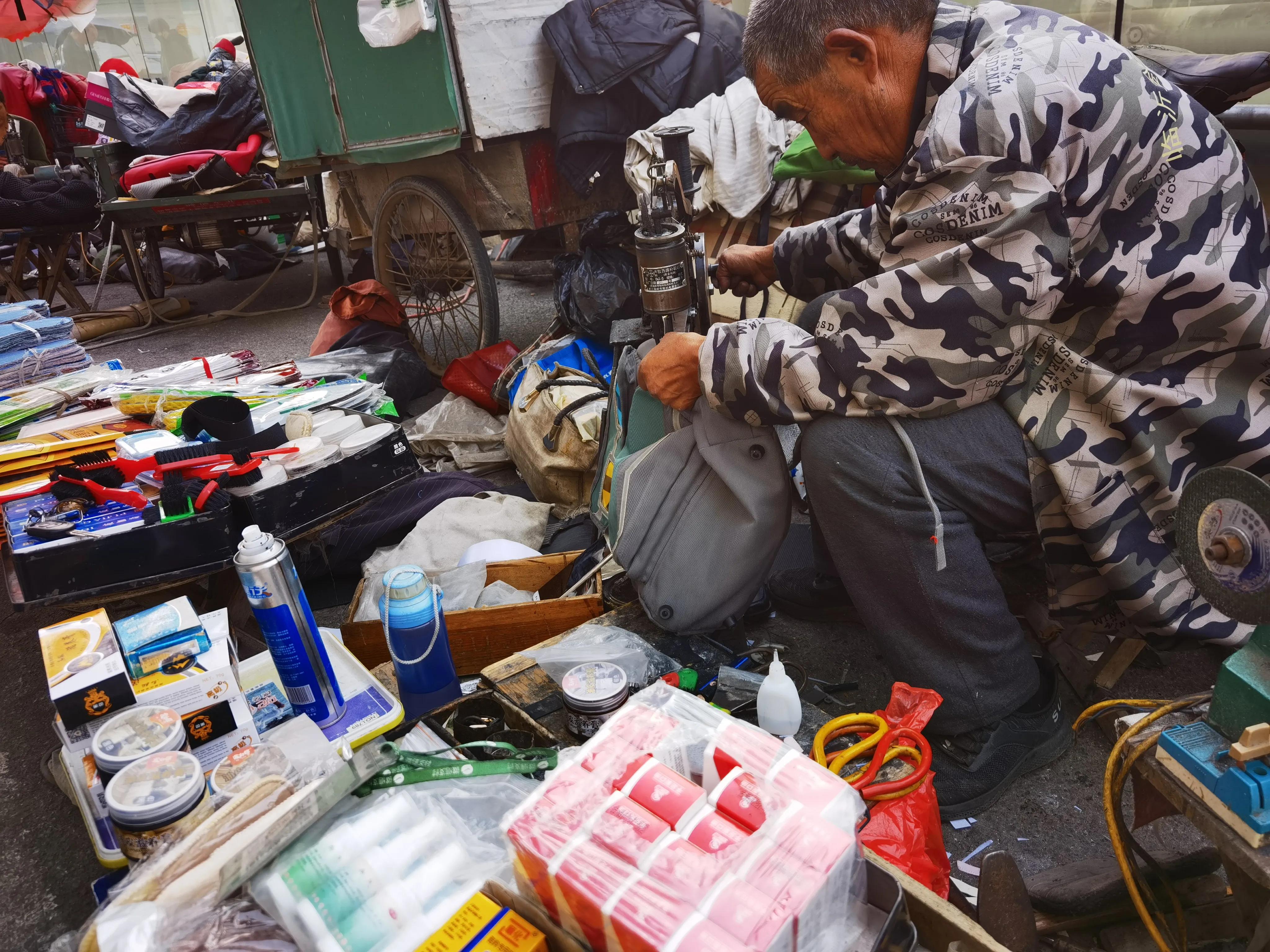 带大家看看修鞋的，这修的还能穿吗？