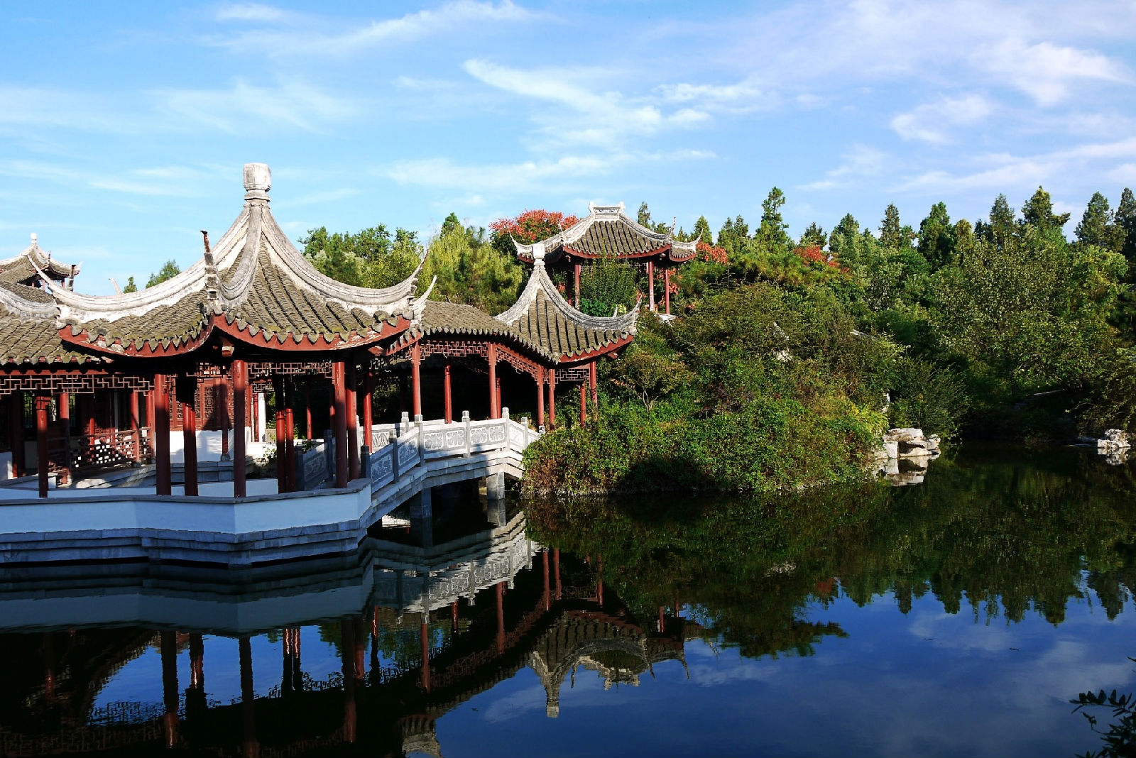 河南人口第一大县市，户籍人口185万，节奏缓慢景美人善