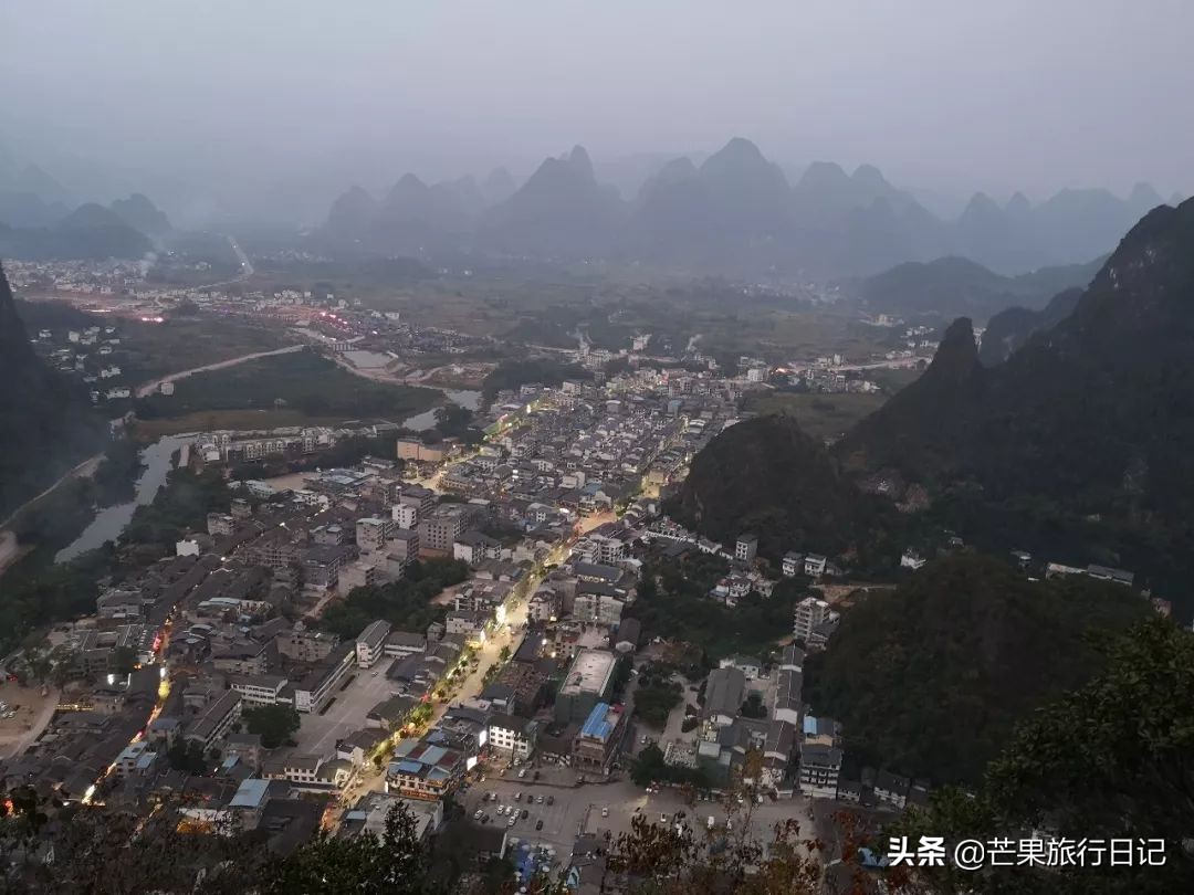 桂林阳朔漓江边风景,桂林漓江阳朔风景名胜区