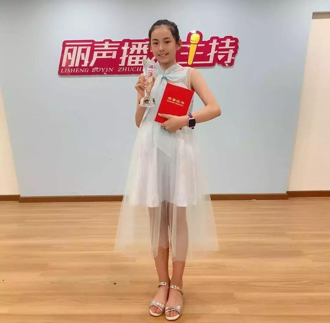 哇噢！你竟是这样一个清新淡雅、才华横溢的南方姑娘