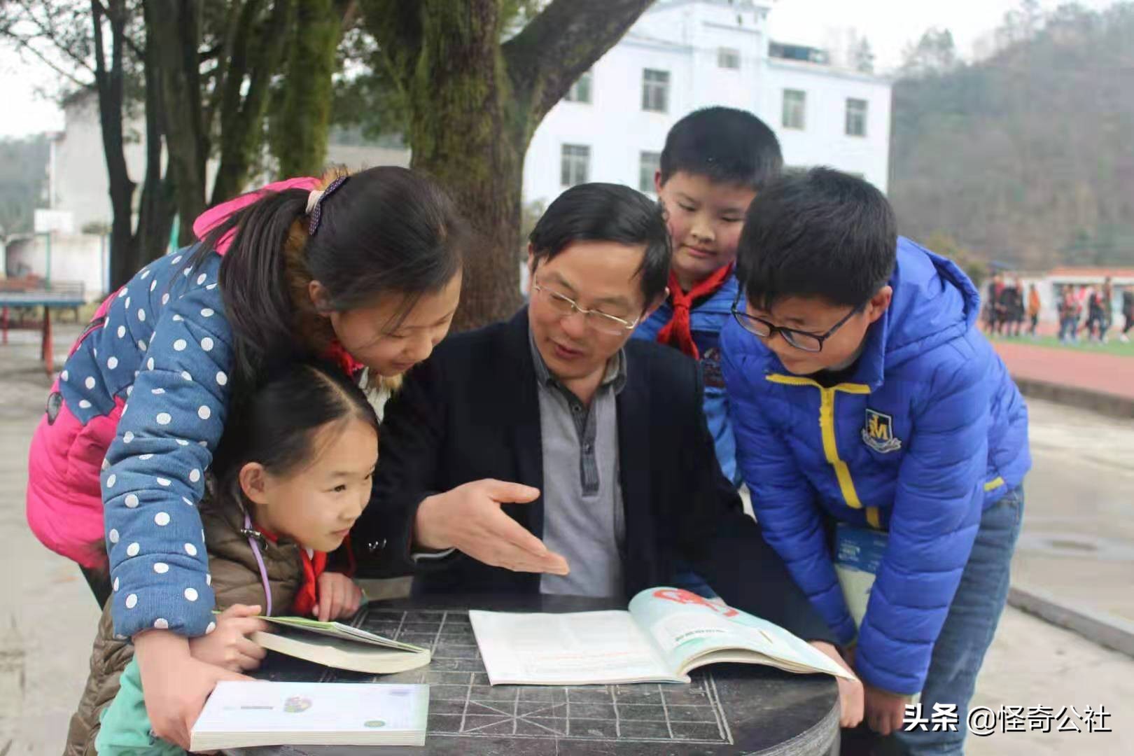 校园趣事打篮球优秀作文,学生与老师趣事作文