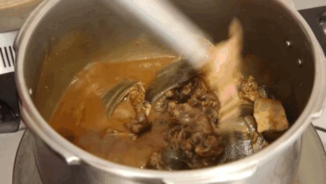 靠着这道菜这家店火了二十年,这家店仅凭一道菜火爆多年