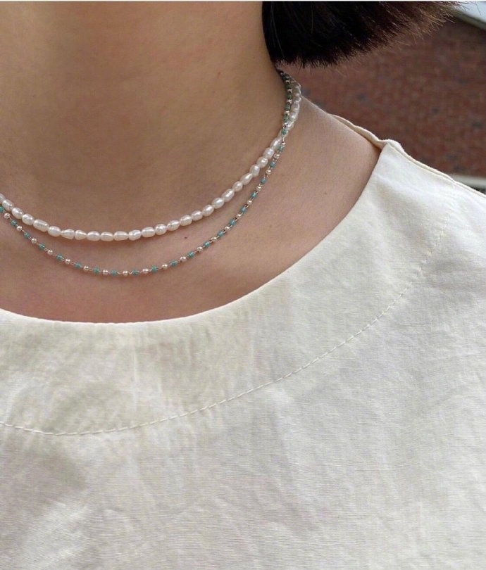 小蛮腰项链和珍珠项链叠戴好看吗,珍珠项链怎么搭配显得年轻洋气