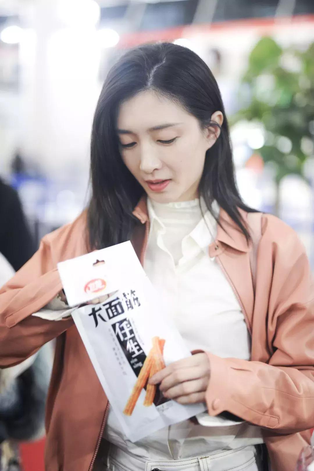 米兰时装周明星最佳看秀造型,米兰时装周明星看秀造型