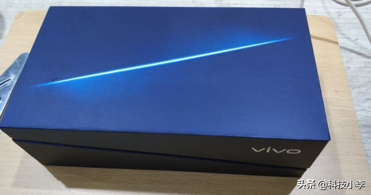 iQOO新机使用一天后的个人体验，说一说优缺点！