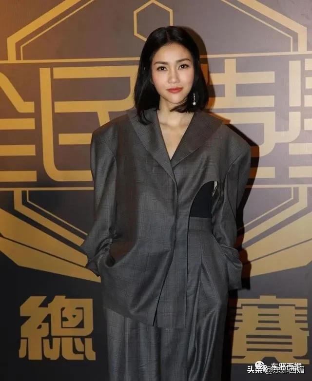 比迟了五年才道歉更让人迷惑的，是她的脸……