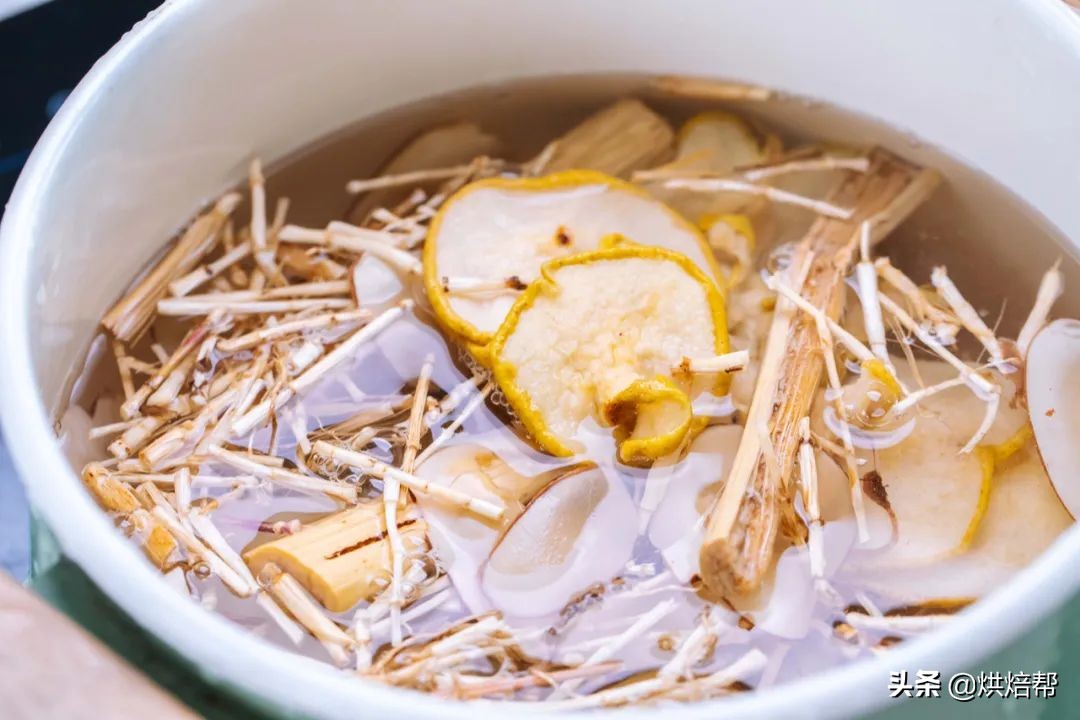 清热润燥茅根竹蔗雪梨,雪梨海底椰茅根竹蔗水功效