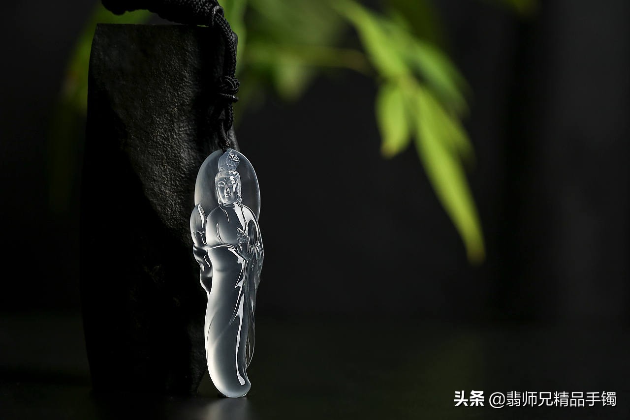 为什么观音菩萨是女相,观音菩萨男的为什么会变成女的