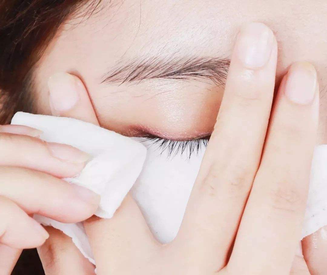 皮肤保养小窍门适合学生党,如何保养皮肤男生变白