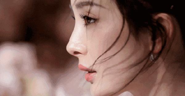 杨幂被*拍偷**裙底，他们还说“是她裙子太短”