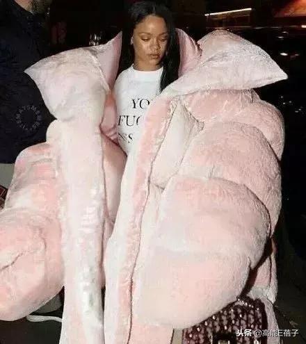 J姐的钻石牙，HBA的双头鞋……看得我只想好好当个穷人