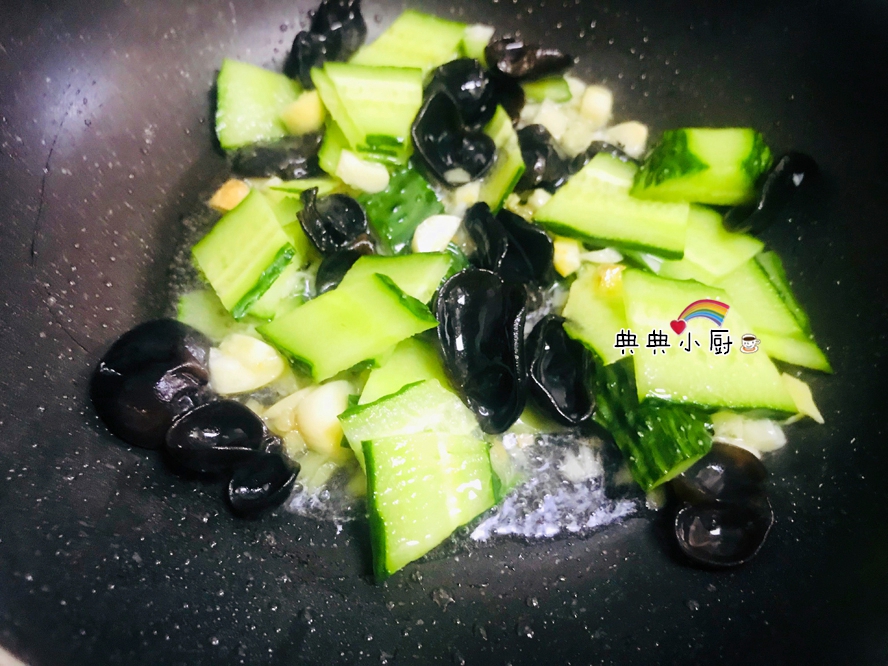 为什么你炒的猪肝又腥又老黏糊糊,猪肝炒出来很硬是什么原因