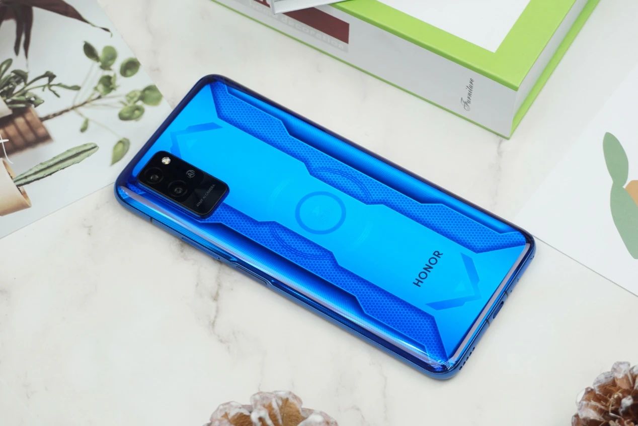 荣耀Play4 Pro评测：2899元的麒麟990，年轻人们觉得香不香？